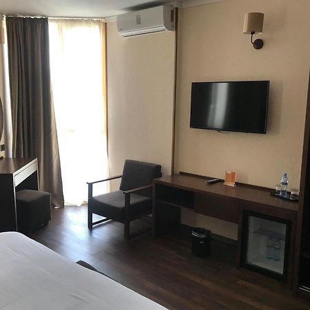 באטומי Hotel Corner Inn מראה חיצוני תמונה