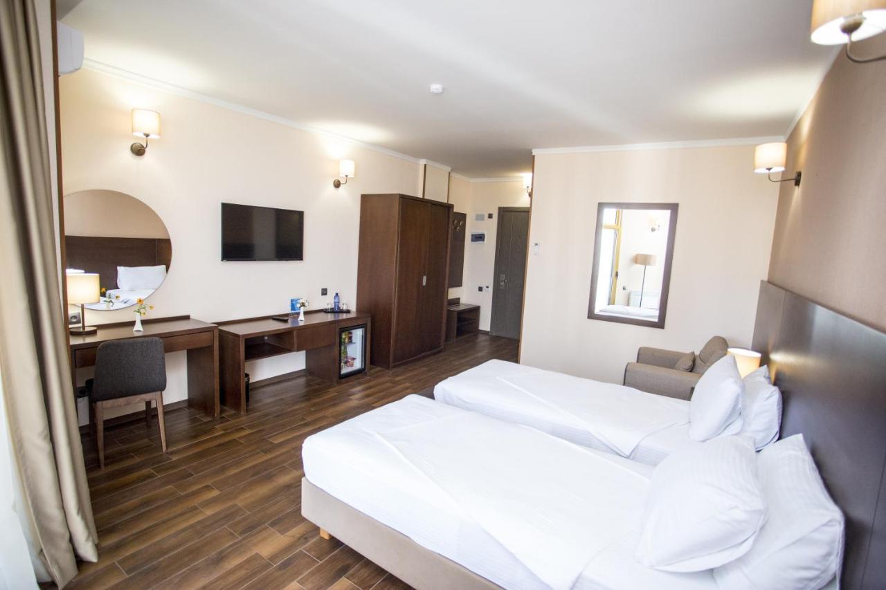 באטומי Hotel Corner Inn מראה חיצוני תמונה