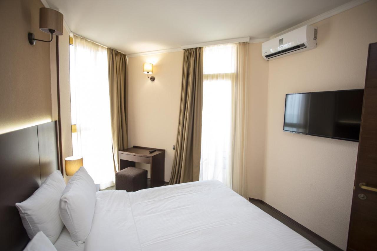 באטומי Hotel Corner Inn מראה חיצוני תמונה