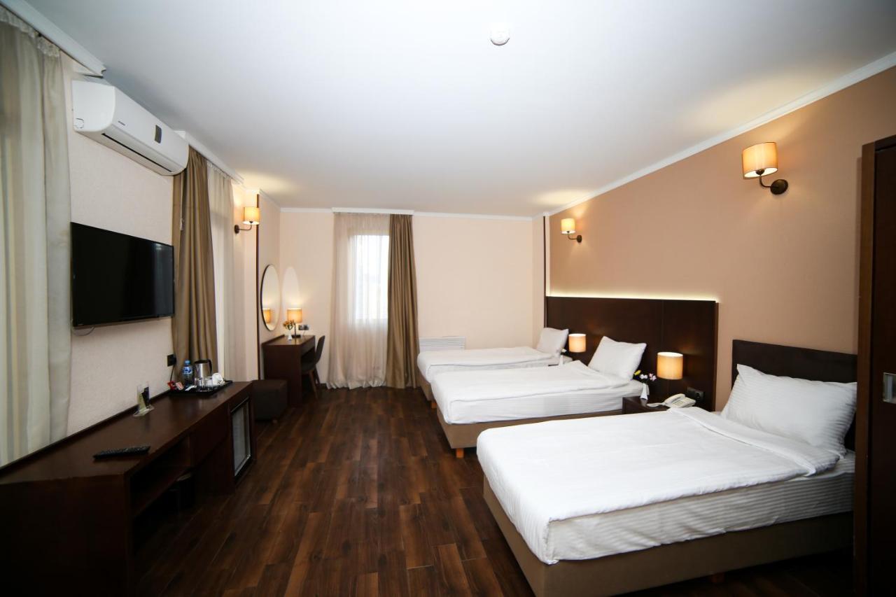 באטומי Hotel Corner Inn מראה חיצוני תמונה