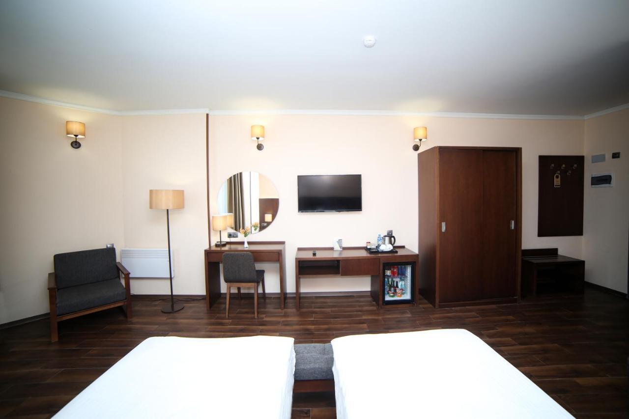 באטומי Hotel Corner Inn מראה חיצוני תמונה