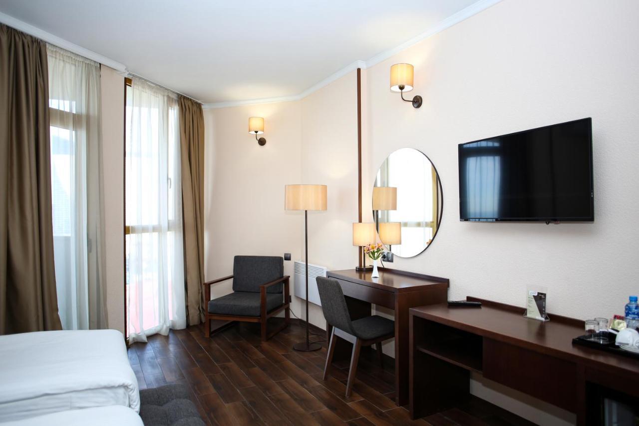 באטומי Hotel Corner Inn מראה חיצוני תמונה