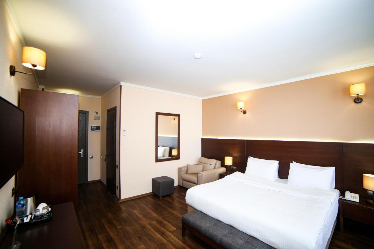 באטומי Hotel Corner Inn מראה חיצוני תמונה