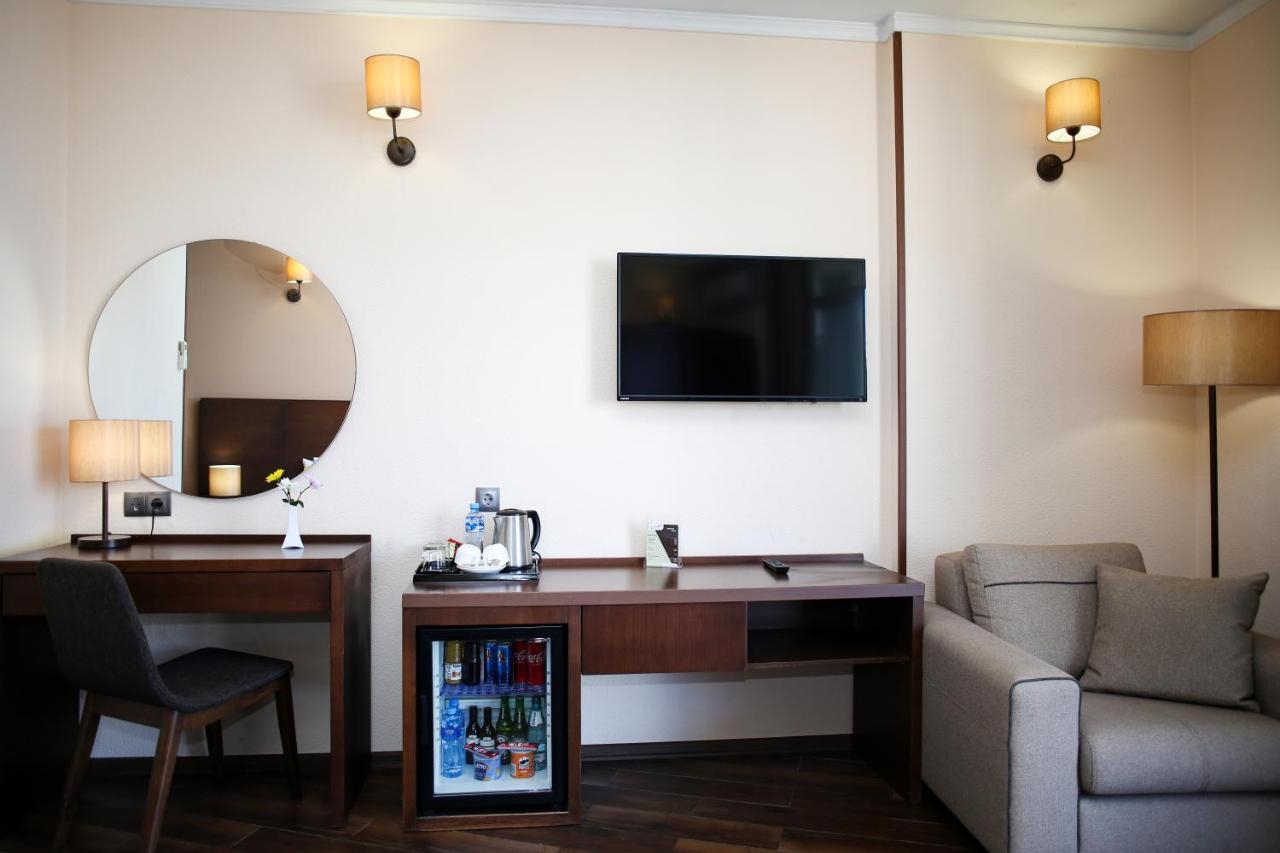 באטומי Hotel Corner Inn מראה חיצוני תמונה
