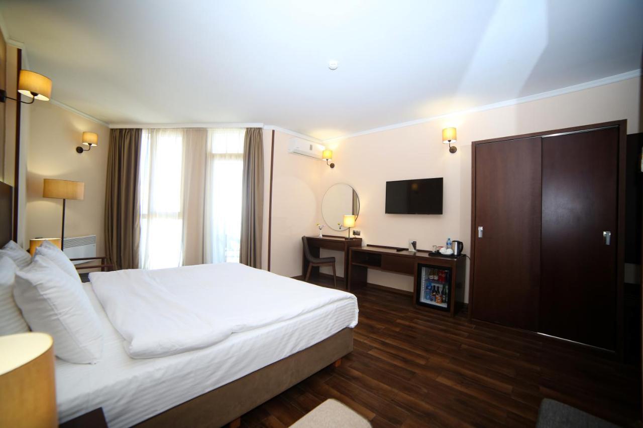 באטומי Hotel Corner Inn מראה חיצוני תמונה
