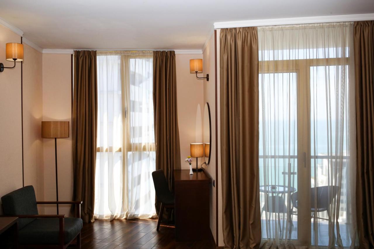 באטומי Hotel Corner Inn מראה חיצוני תמונה