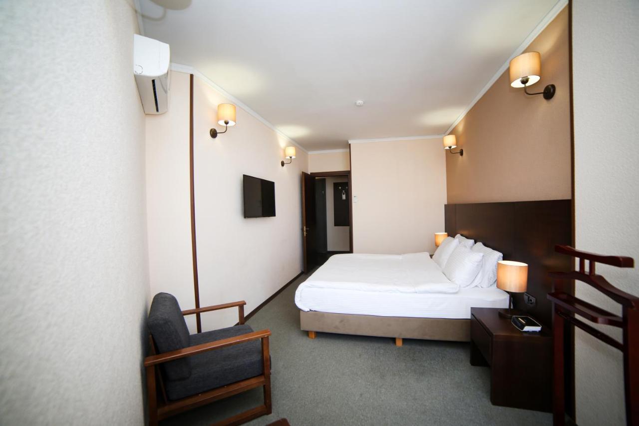 באטומי Hotel Corner Inn מראה חיצוני תמונה
