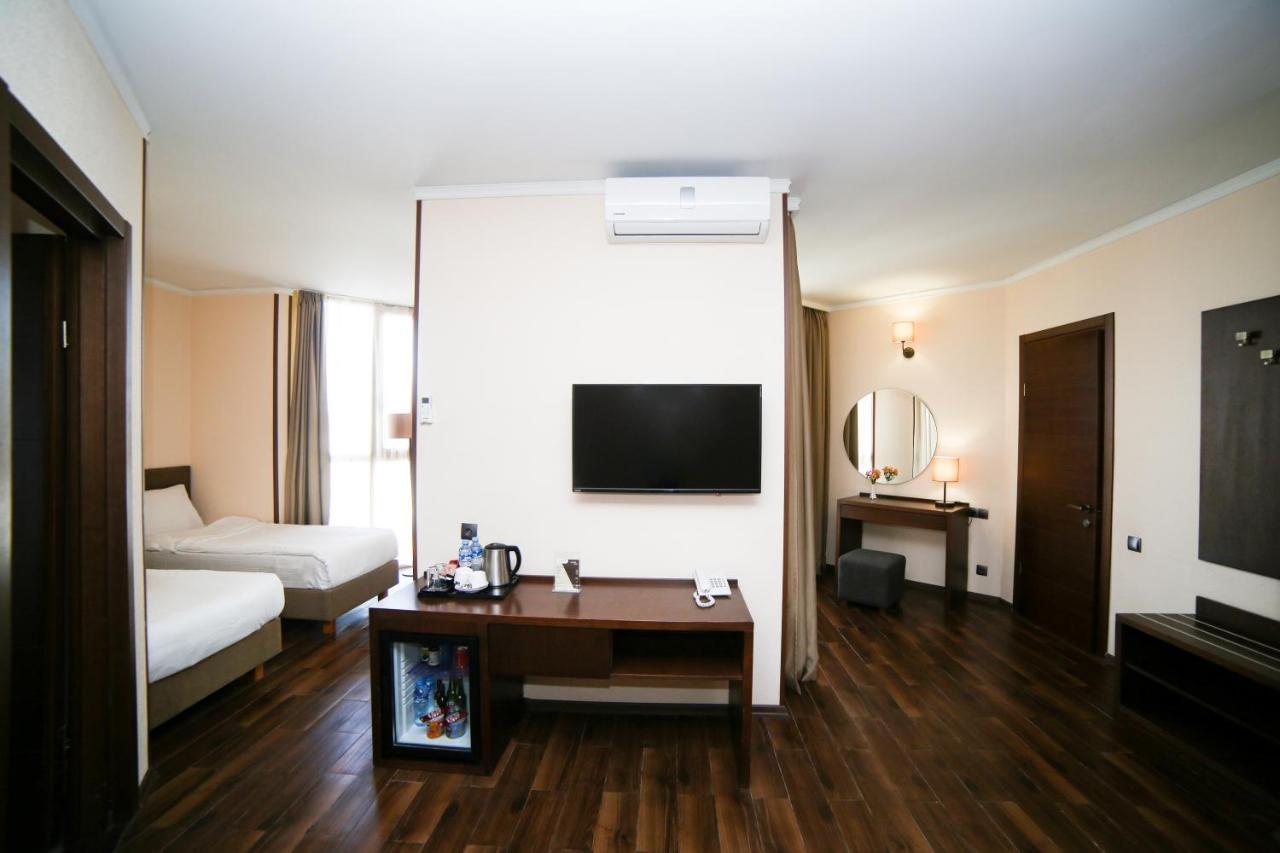 באטומי Hotel Corner Inn מראה חיצוני תמונה