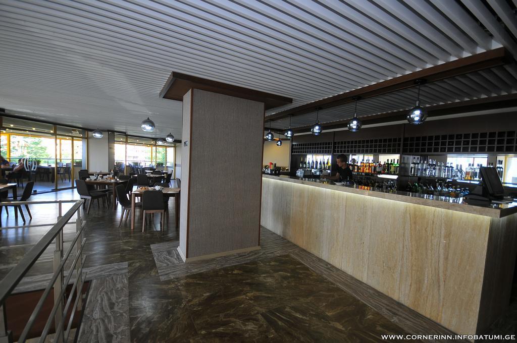 באטומי Hotel Corner Inn מראה חיצוני תמונה