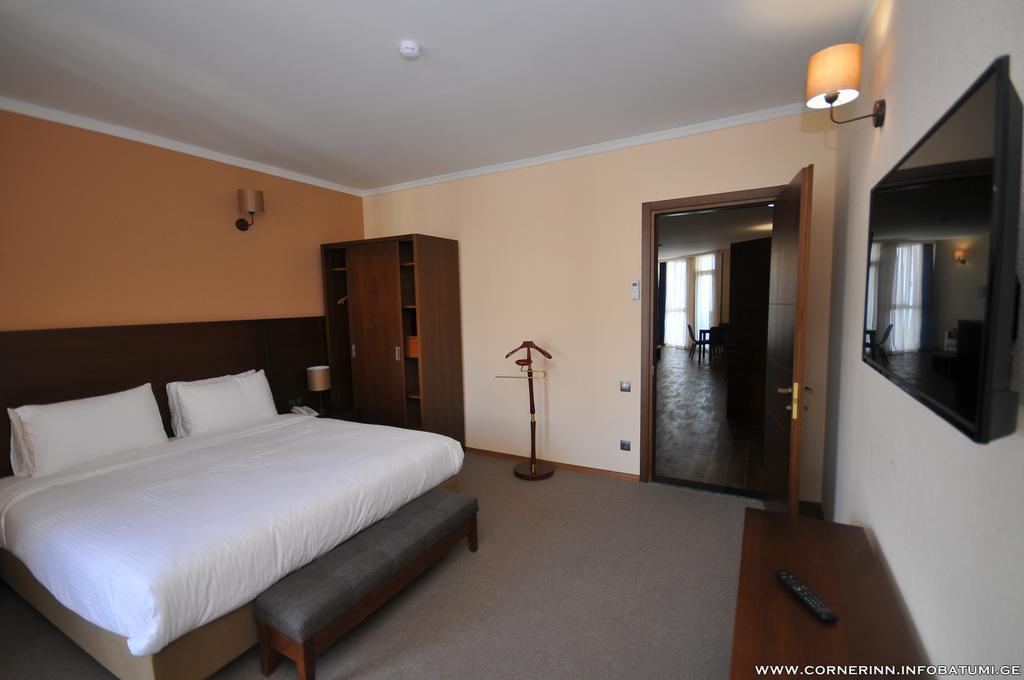 באטומי Hotel Corner Inn מראה חיצוני תמונה