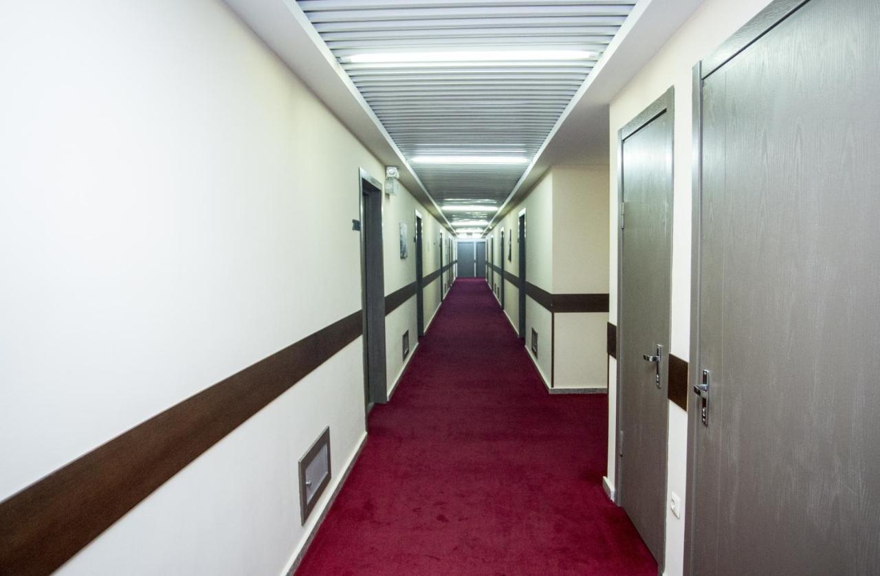 באטומי Hotel Corner Inn מראה חיצוני תמונה